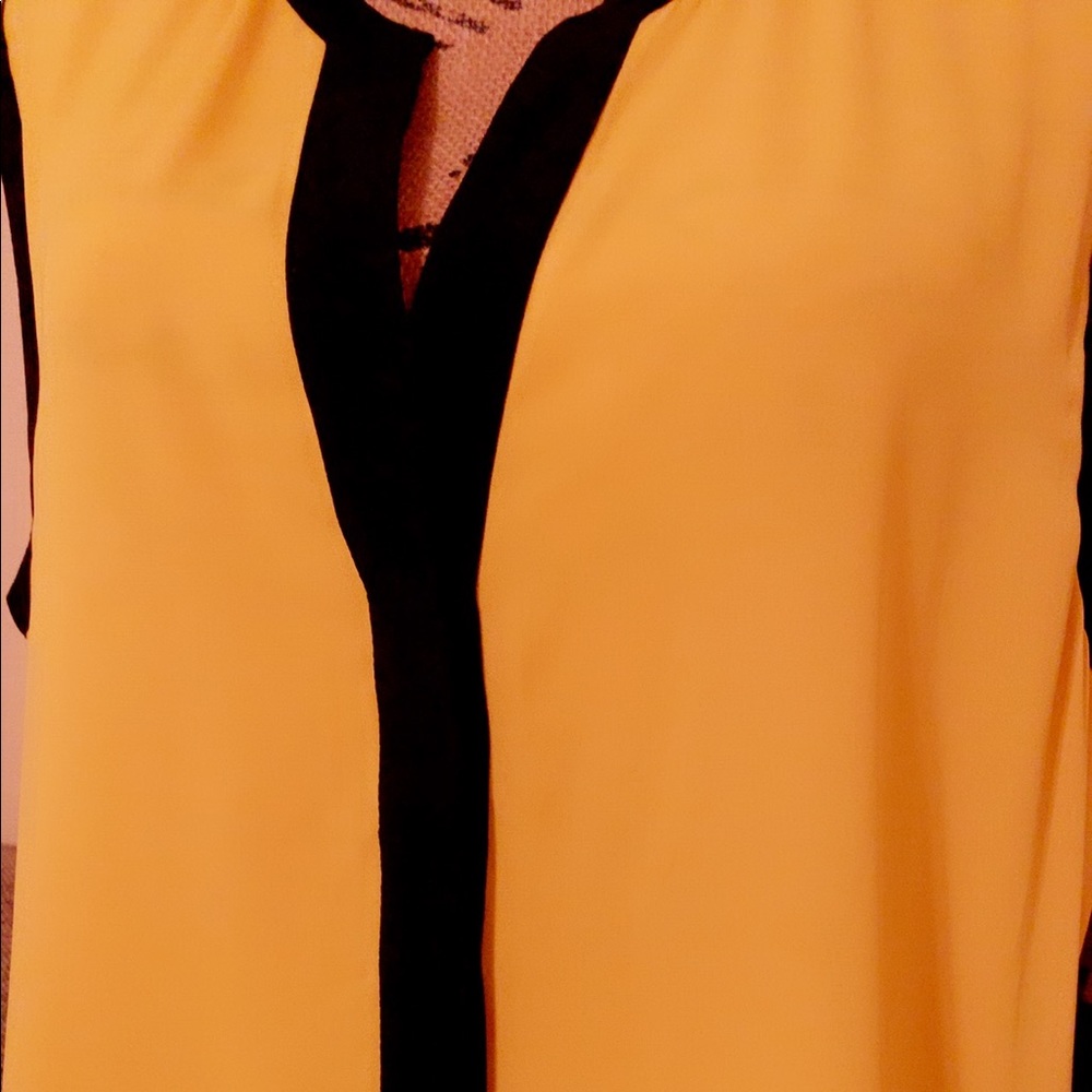❌SOLD❌VINCE CAMUTO blouse 💐